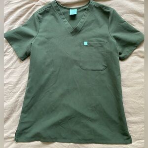 Garde Malade olive one pocket scrub top size small